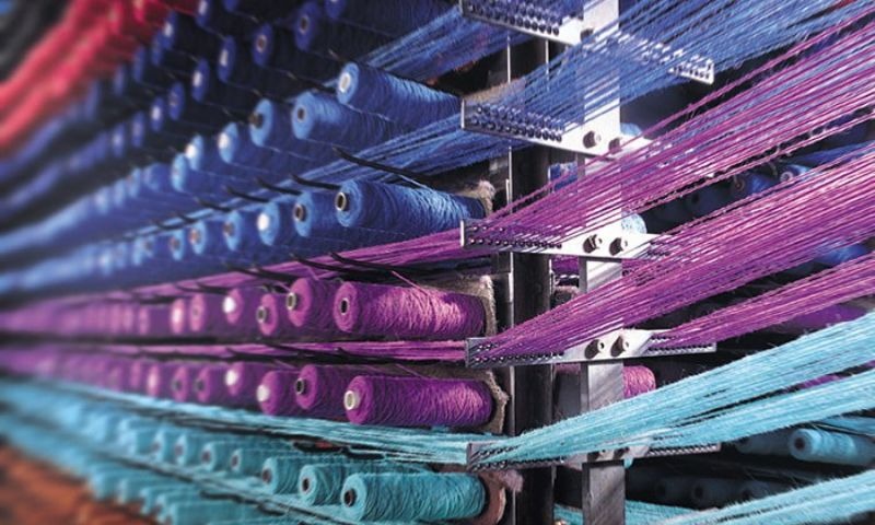 Xút 45% cũng được ứng dụng trong ngành dệt nhuộm