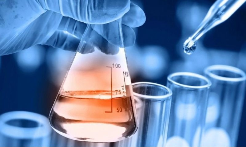 Cần kiểm soát nhiệt độ chặt chẽ khi cho Na2O2 phản ứng với axit mạnh