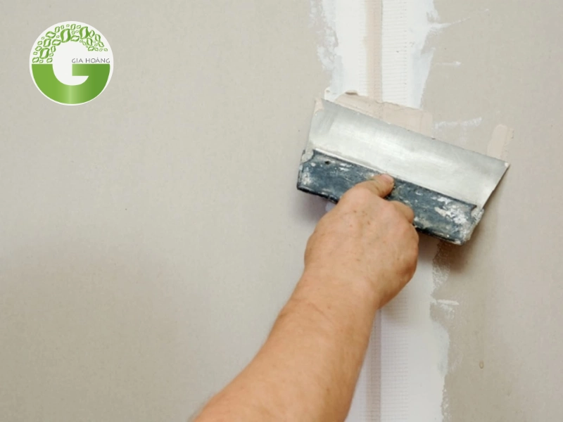 Chuẩn bị nguyên liệu để pha vôi quét tường
