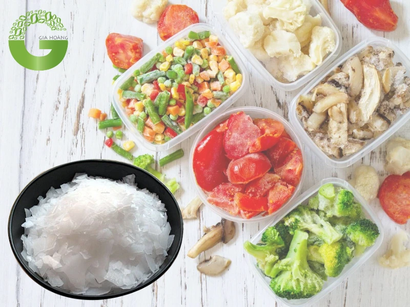 Tiêu chuẩn an toàn và lưu ý khi sử dụng xút vảy trong ngành thực phẩm