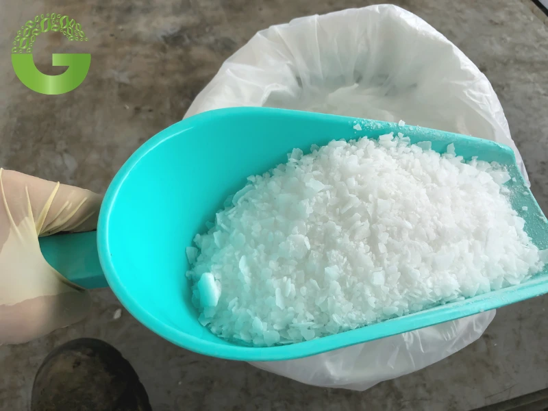 Tiêu chuẩn chất lượng và an toàn khi sử dụng xút vảy trong mỹ phẩm