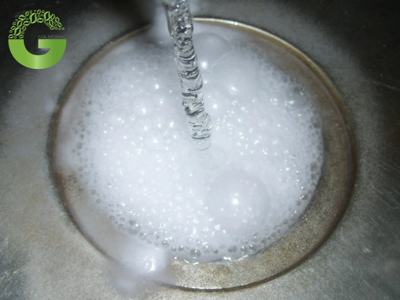 Hướng dẫn sử dụng xút vảy thông cống an toàn và hiệu quả