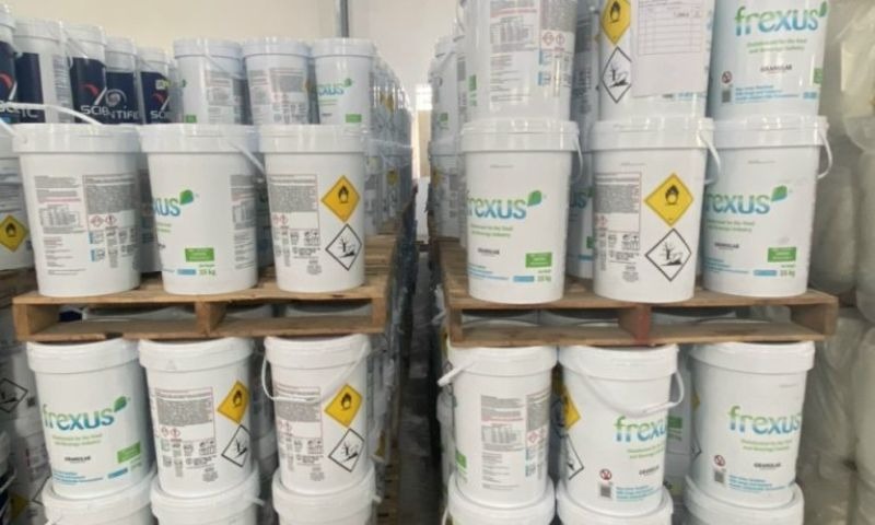 Chlorin 70% Mỹ được đóng gói trong thùng chứa