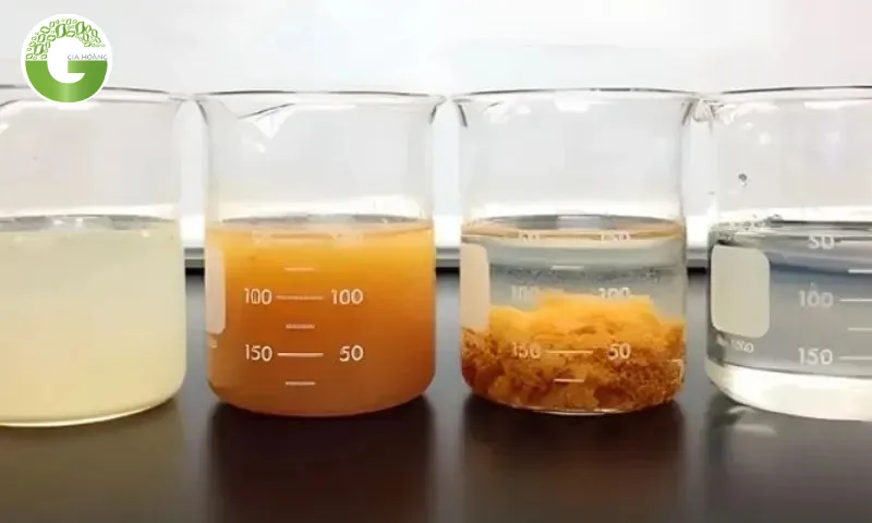 Có nhiều loại hóa chất khác nhau được dùng để tạo bông và keo tụ