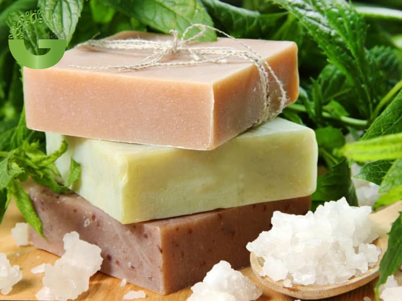 Lợi ích khi sử dụng xút vảy trong sản xuất chất tẩy rửa