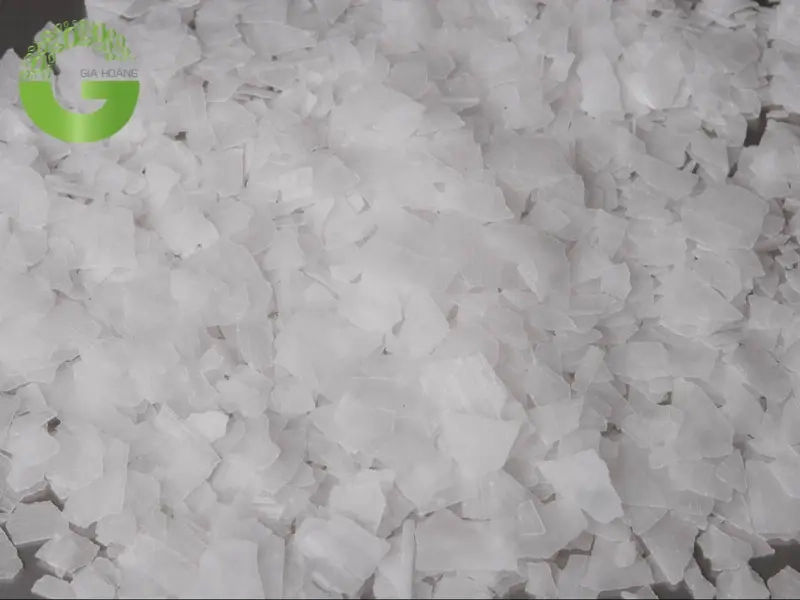 Xút vảy (tên tiếng Anh là Caustic Soda Flakes)
