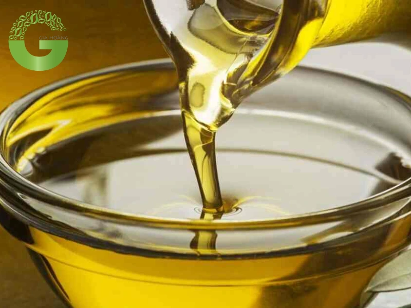 Vai trò cốt lõi của xút vảy (NaOH) trong tinh chế dầu ăn