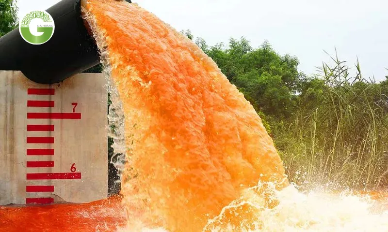 Nước thải dệt nhuộm có chứa màu và nhiều thành phần độc hại