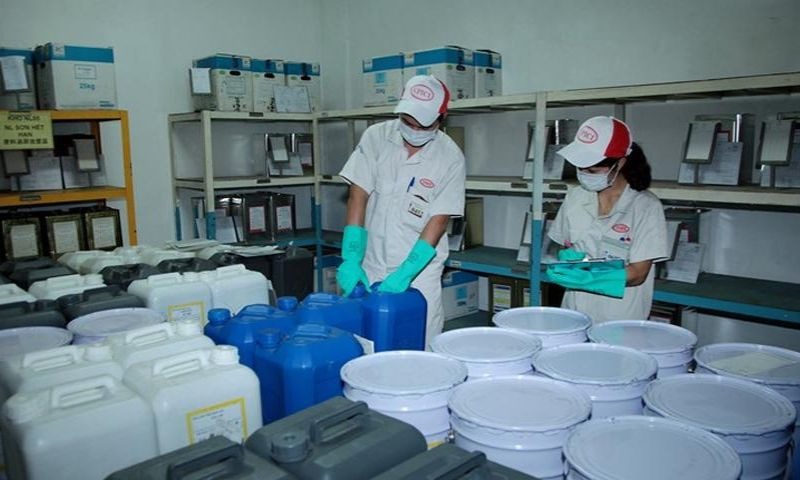 Phải mang đồ bảo hộ khi làm việc với hóa chất Chlorine